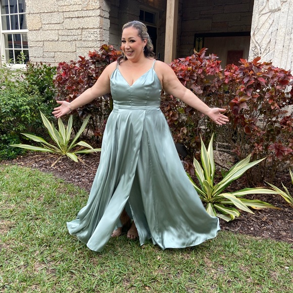 Bridesmaid dress dusty sage silk - Picture 6 of 6